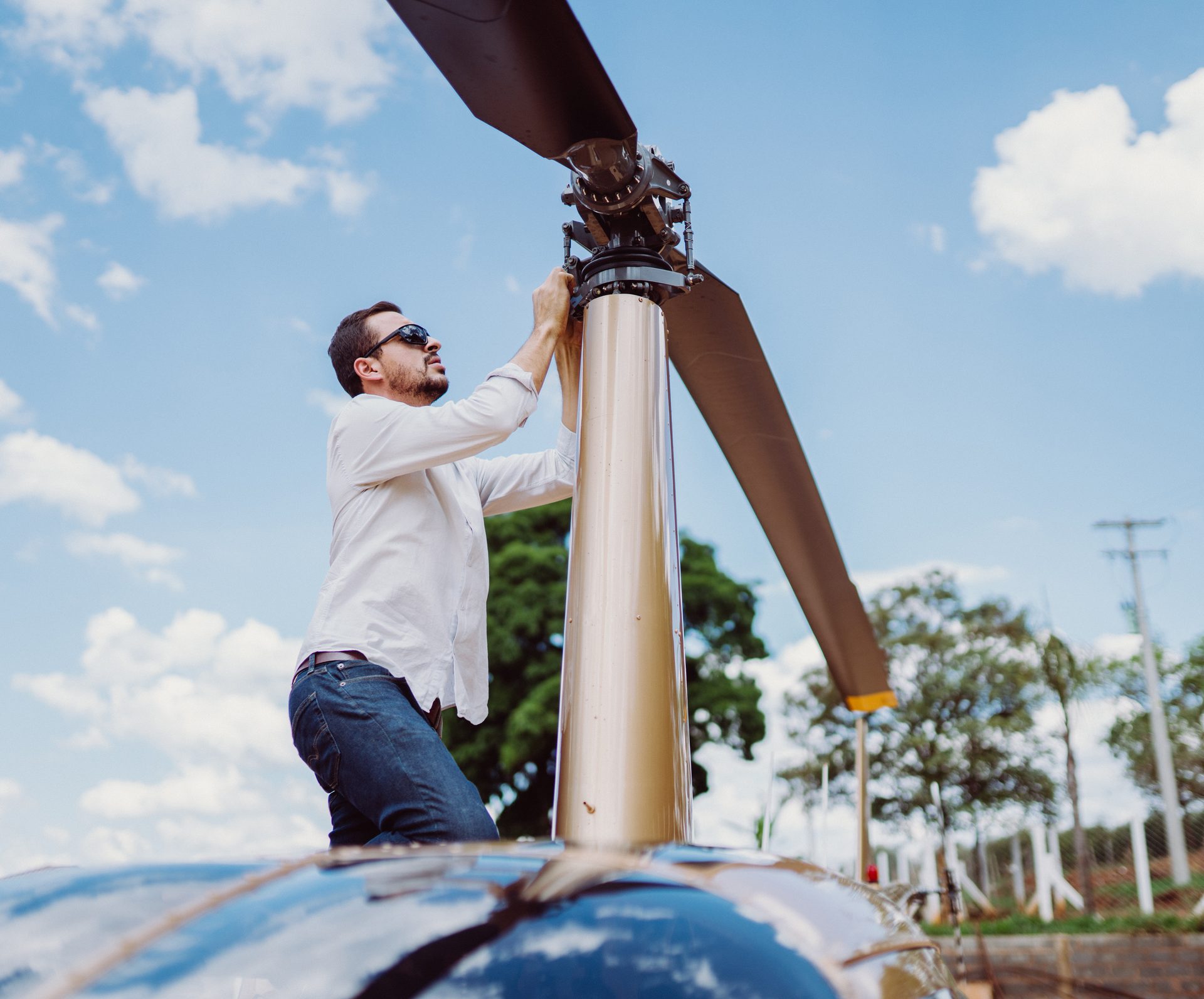 Helicopter rotor head maintenance