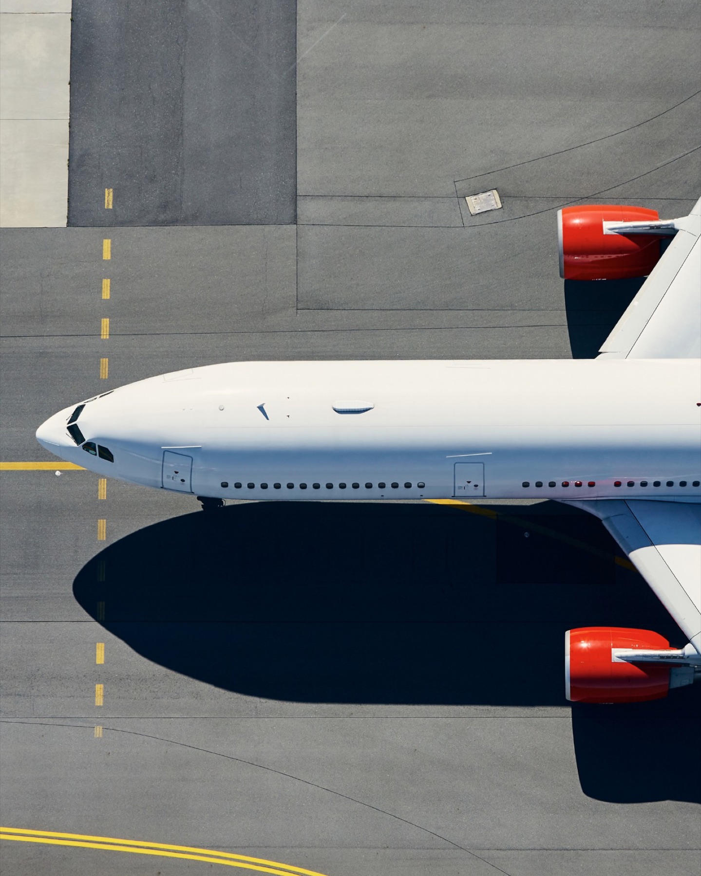 Aircraft wing and fuel system